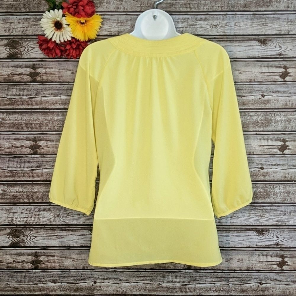 3/15 Banana Republic Yellow Scallop Scoop Neck Top - Picture 5 of 8